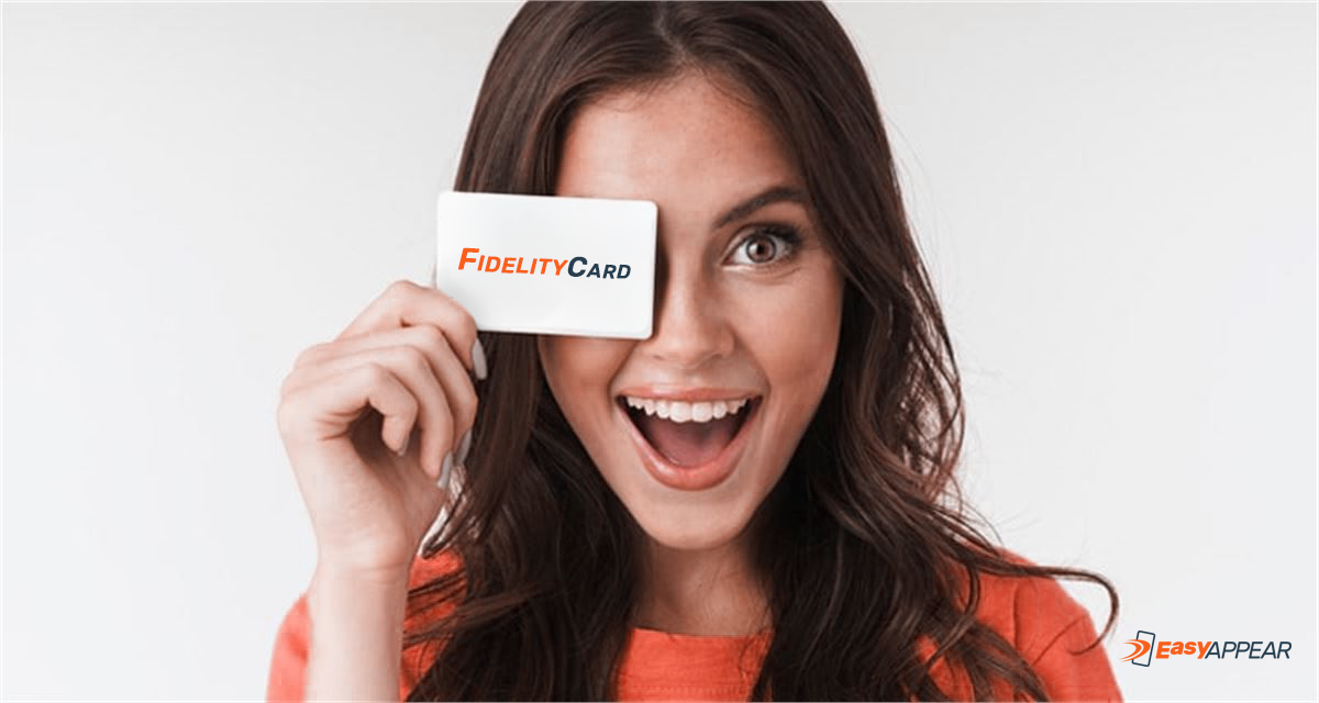 Ragazza con Fidelity Card